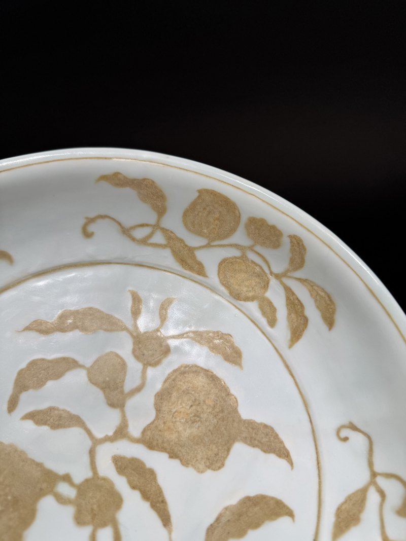 明宣德 褐黄折枝栀子花果纹盘 - 图5