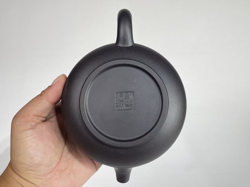 名家款紫砂壶一把 - 图5