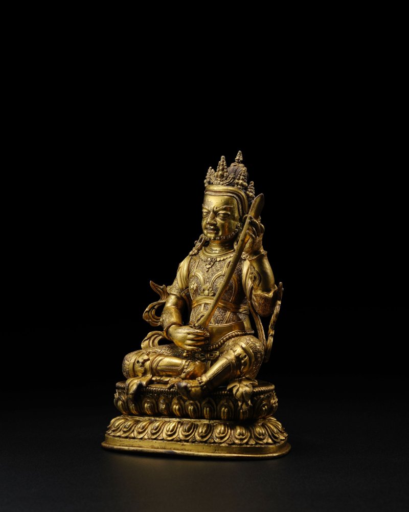 西藏 十六世紀 銅鎏金南方增長天王像 | A GILT COPPER ALLOY FIGURE OF VIRUDHAKA - 图5