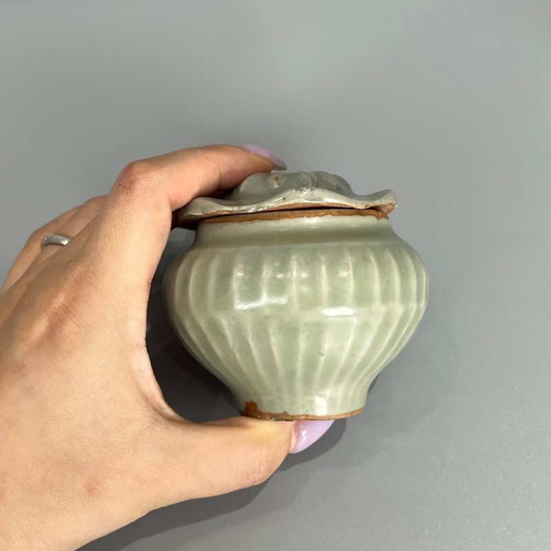 明代 龙泉窑青釉菊瓣纹盖罐 - 图8