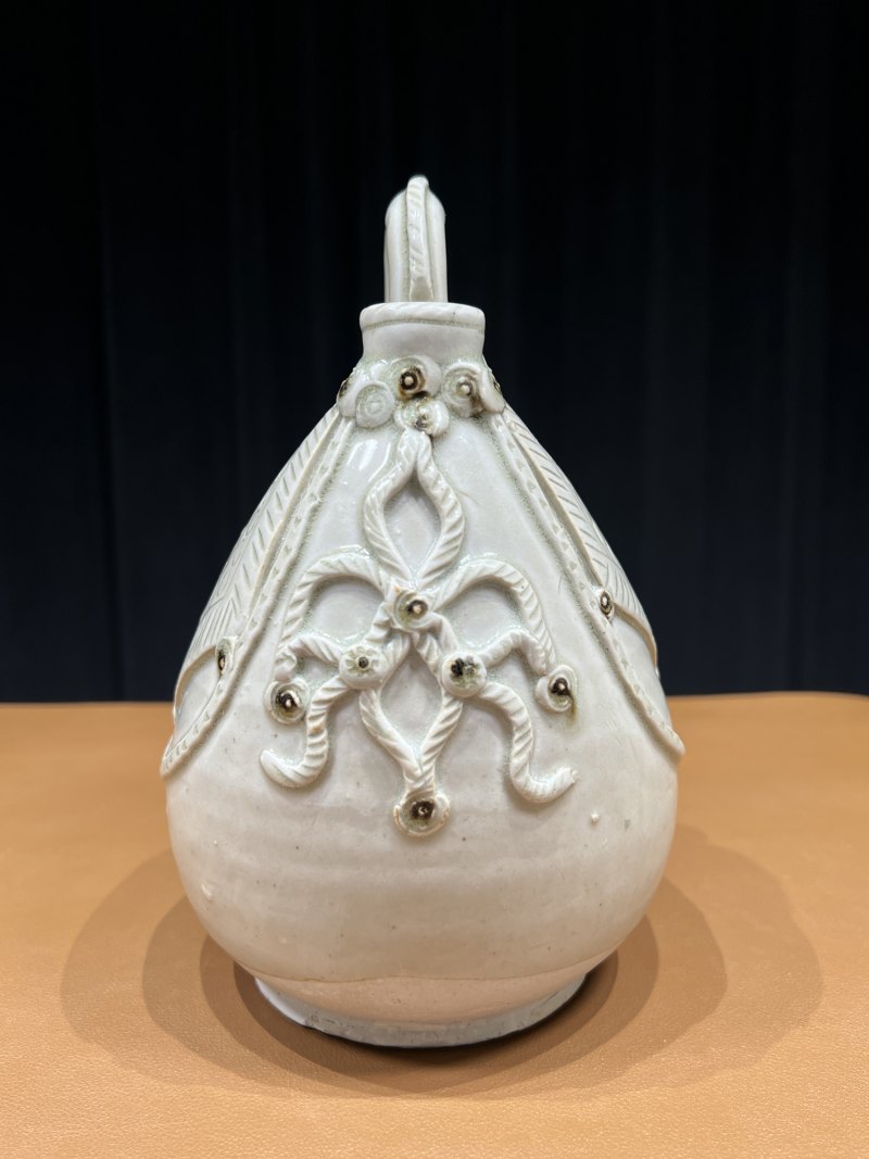 明 青釉刻花皮囊壶 - 图6