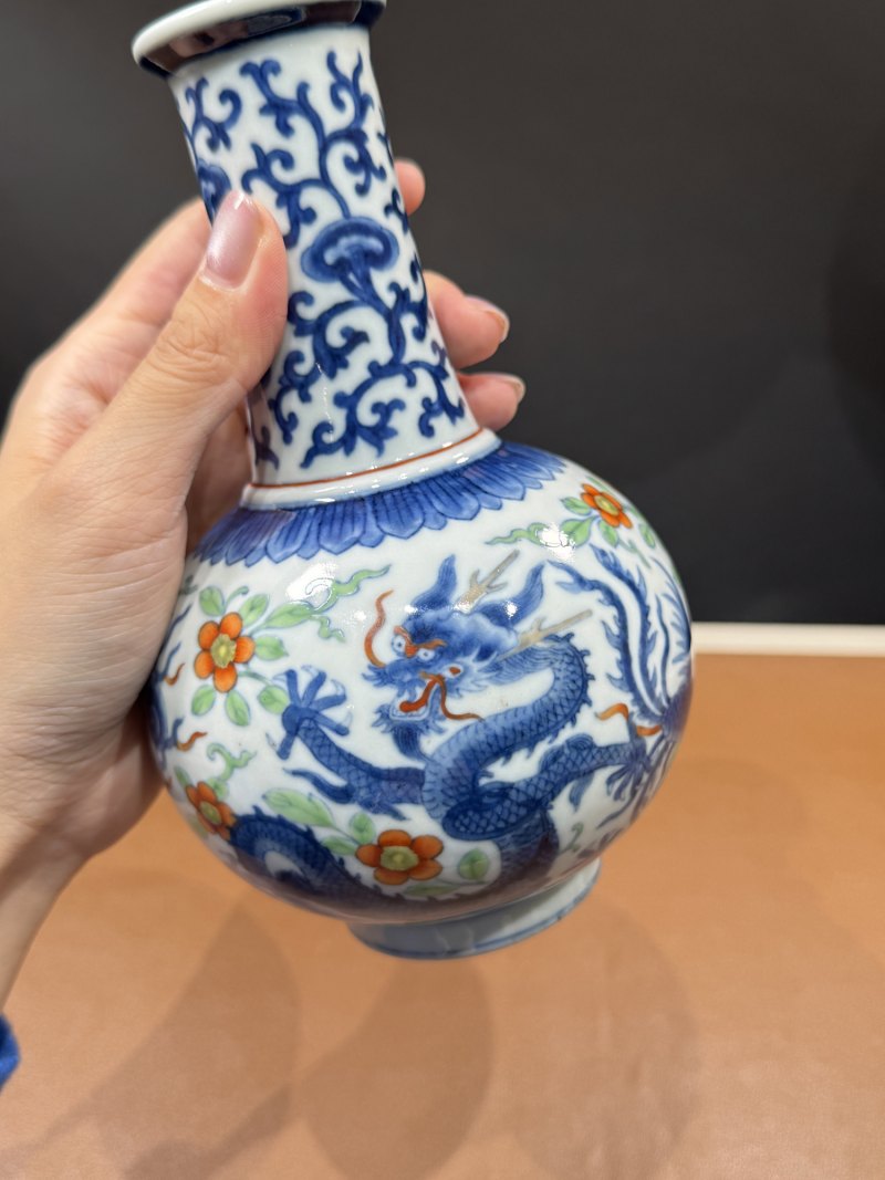 清雍正 青花加洋彩龙凤呈祥小赏瓶 - 图4