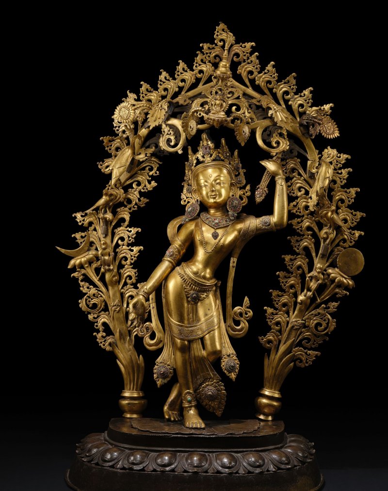 尼泊爾 十九世紀 銅鎏金倚樹觀音像 | A LARGE GILT COPPER ALLOY FIGURE OF CHINTAMANI LOKESHVARA - 图1