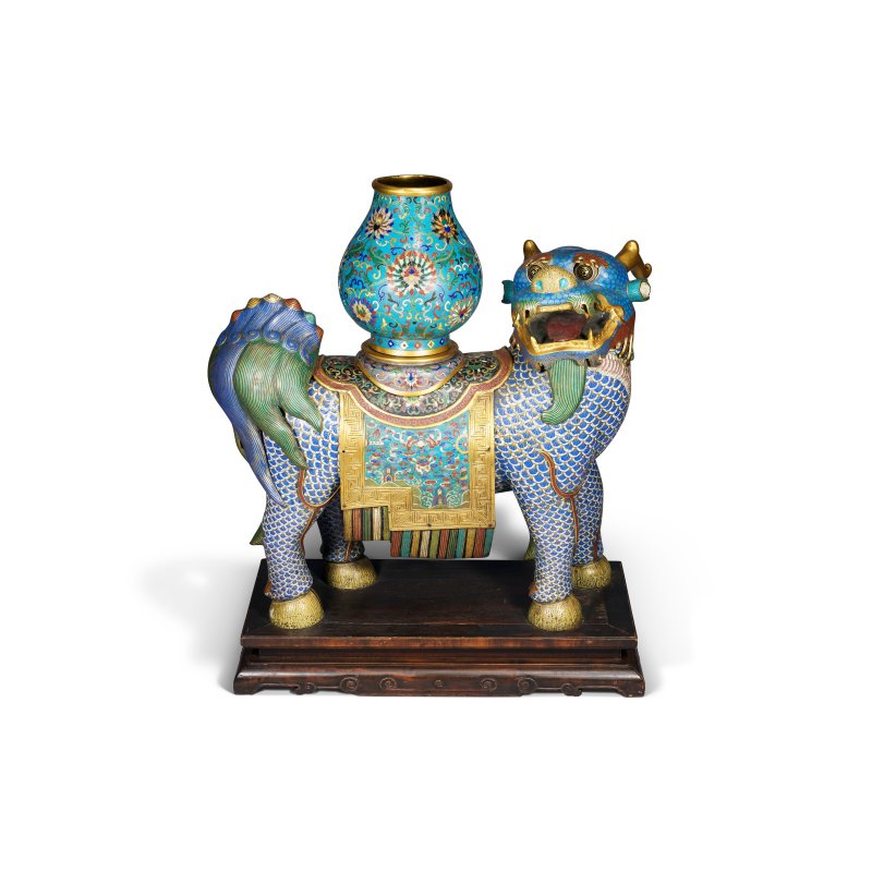 清 掐絲琺瑯麒麟獻寶一對  QING DYNASTY (1644-1911) - 图3