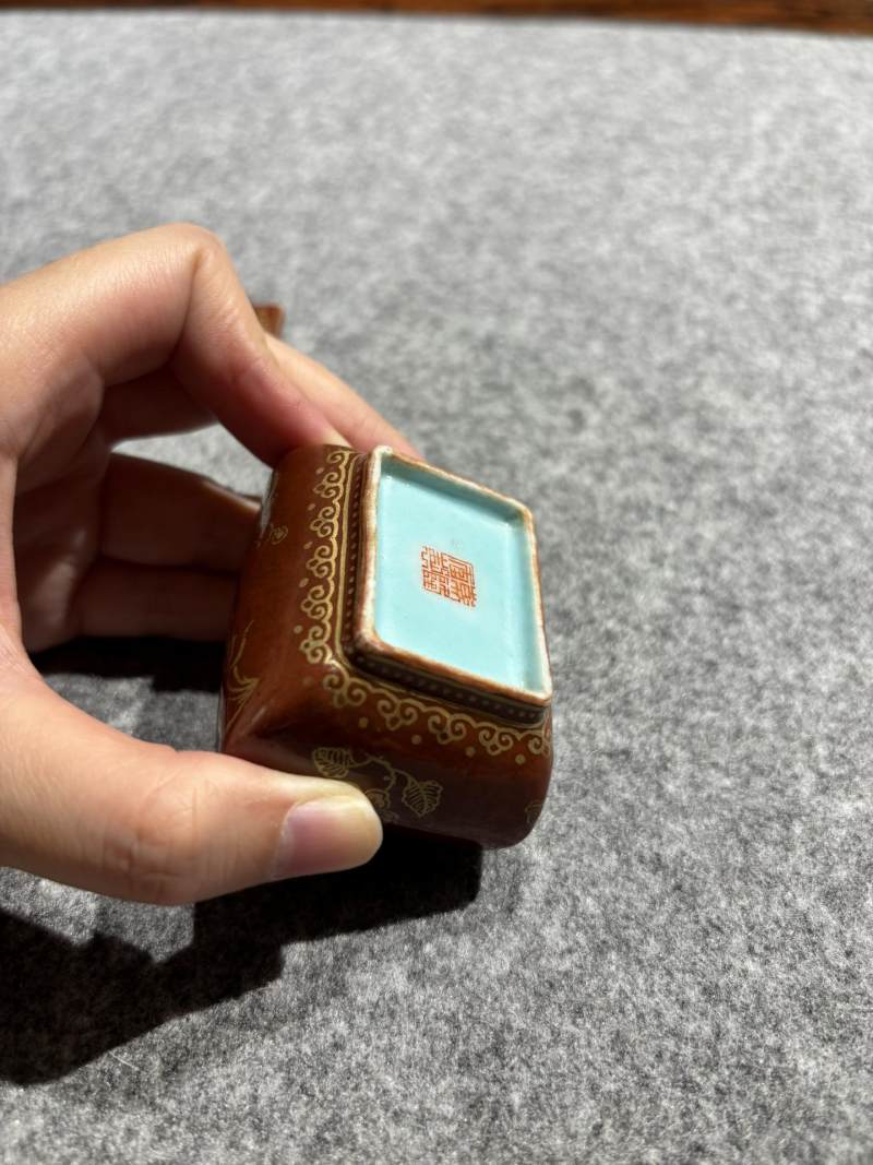   清乾隆 紫金地描金花卉纹带盖水丞 - 图9