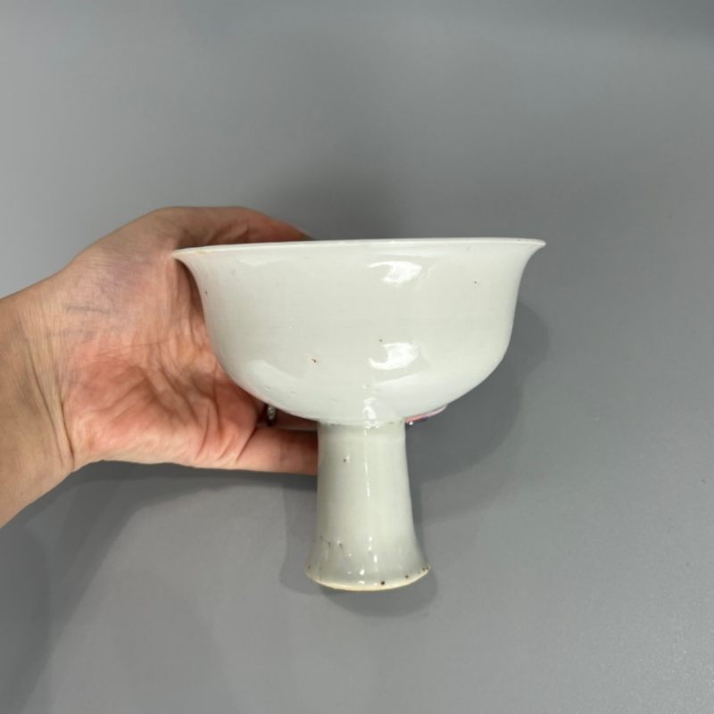 明代 白釉龙纹高足杯 - 图5
