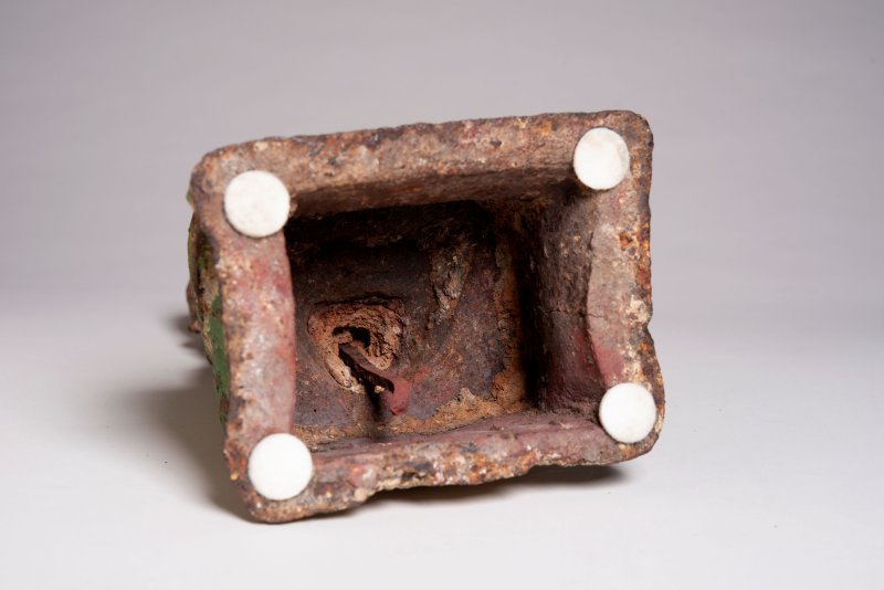 十一至十三世紀 或為西夏 鐵加彩菩薩坐像 | A RARE POLYCHROME-DECORATED IRON FIGURE OF A SEATED BODHISATTVA - 图5
