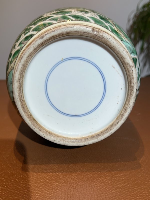 清晚期 五彩海兽纹棒槌瓶 - 图6