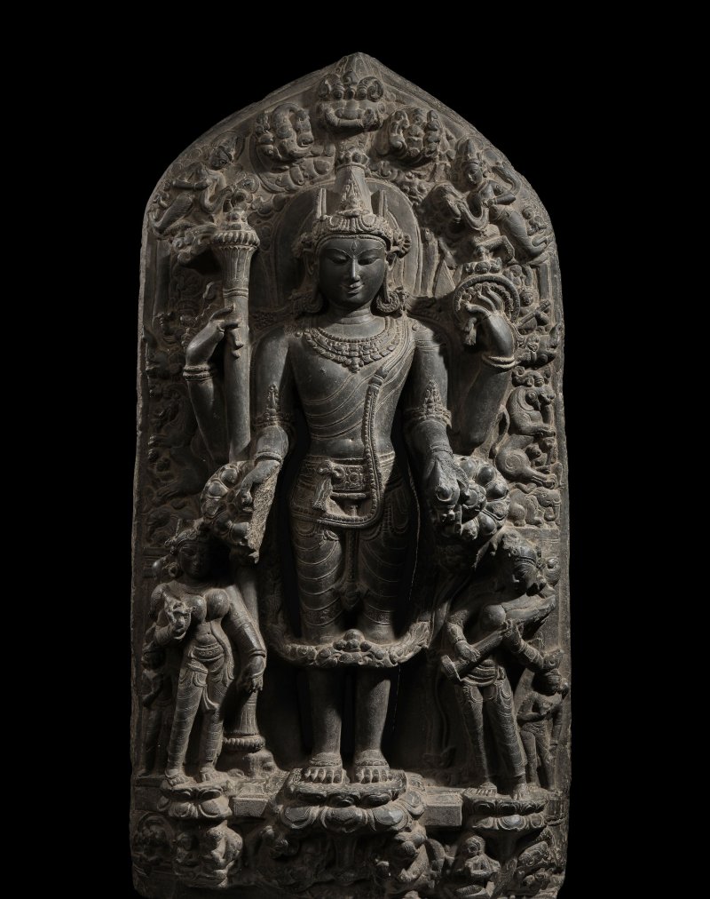 印度東北部 帕拉時期 十二世紀 黑石毗濕奴像 | A BLACKSTONE STELE OF VISHNU - 图4