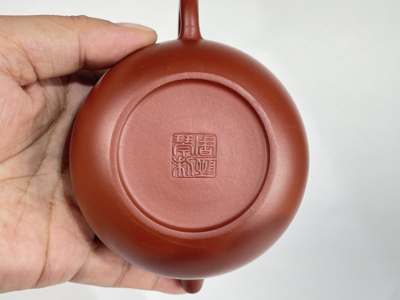 名家款紫砂壶一把 - 图4