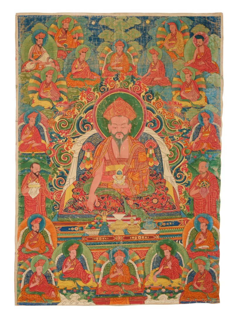 不丹 十八/十九世紀 夏仲阿旺朗傑竹巴噶舉傳承唐卡 | A THANGKA OF SHABDRUNG NGAWANG NAMGYAL WITH THE DRUKPA KAGYU LINEAGE - 图3
