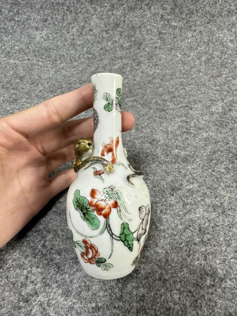    清 五彩花卉蟠螭莱菔瓶 - 图3