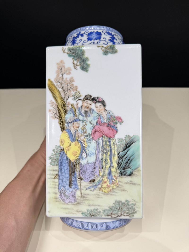 民国 粉彩十二花神故事图琮式瓶一对 - 图4