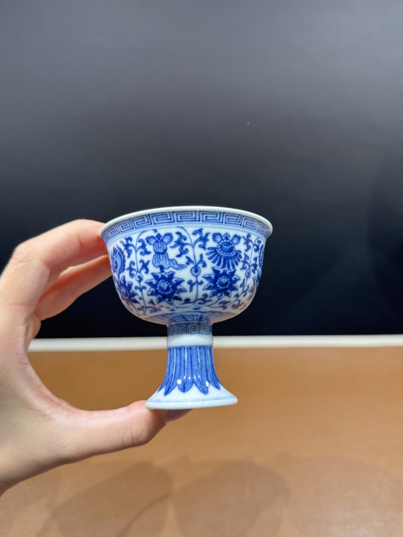 清乾隆 青花内梵文六字真言外莲托八宝纹高足杯 - 图6