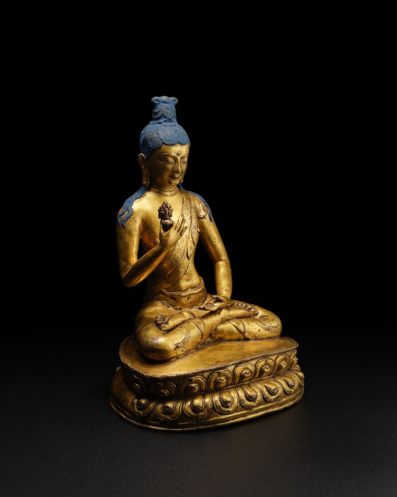 西藏 十五世紀 銅鎏金持寶手菩薩像 | A GILT COPPER ALLOY FIGURE OF RATNAPANI - 图2