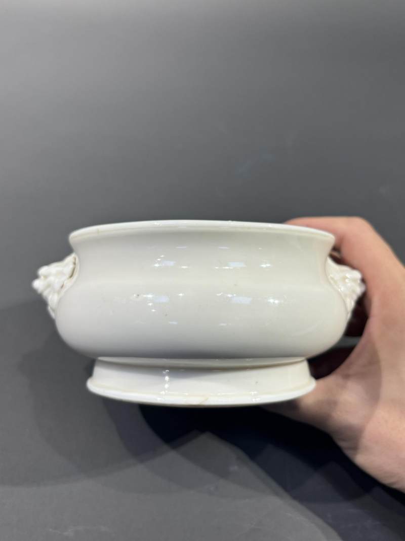    明末清初 德化窑白釉铺首炉 - 图4