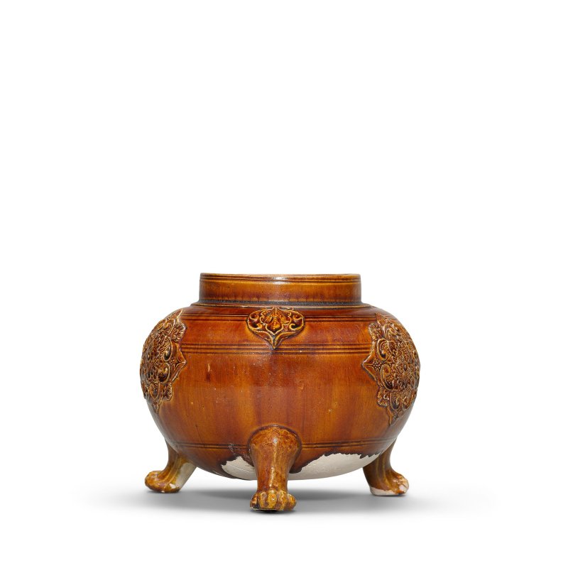 唐　褐釉貼花三足罐 | A BROWN-GLAZED TRIPOD VESSEL - 图2