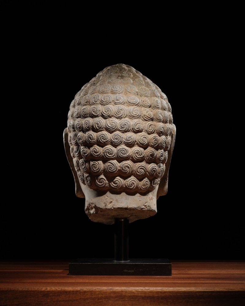 北齊 石灰岩雕佛首 | A RARE CARVED LIMESTONE HEAD OF BUDDHA - 图3