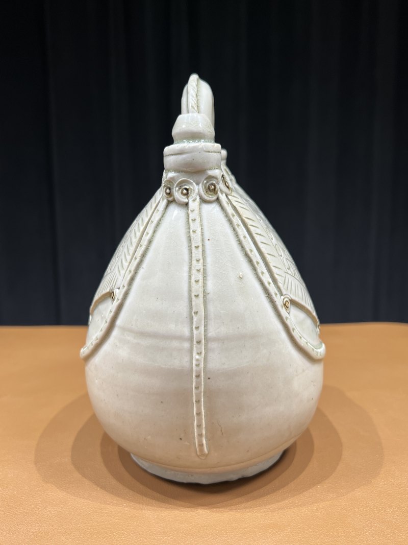 明 青釉刻花皮囊壶 - 图8