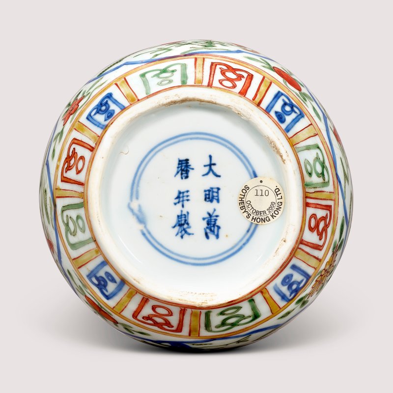 明萬曆 五彩菱形開光四季花鳥紋罐 雙圈六字楷書款  WANLI SIX-CHARACTER MARK IN UNDERGLAZE BLUE WITHIN A DOUBLE CIRCLE AND OF THE PERIOD (1573-1619) - 图3