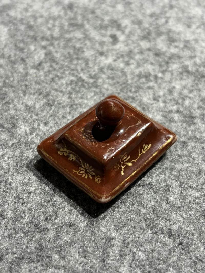    清乾隆 紫金地描金花卉纹带盖水丞 - 图11