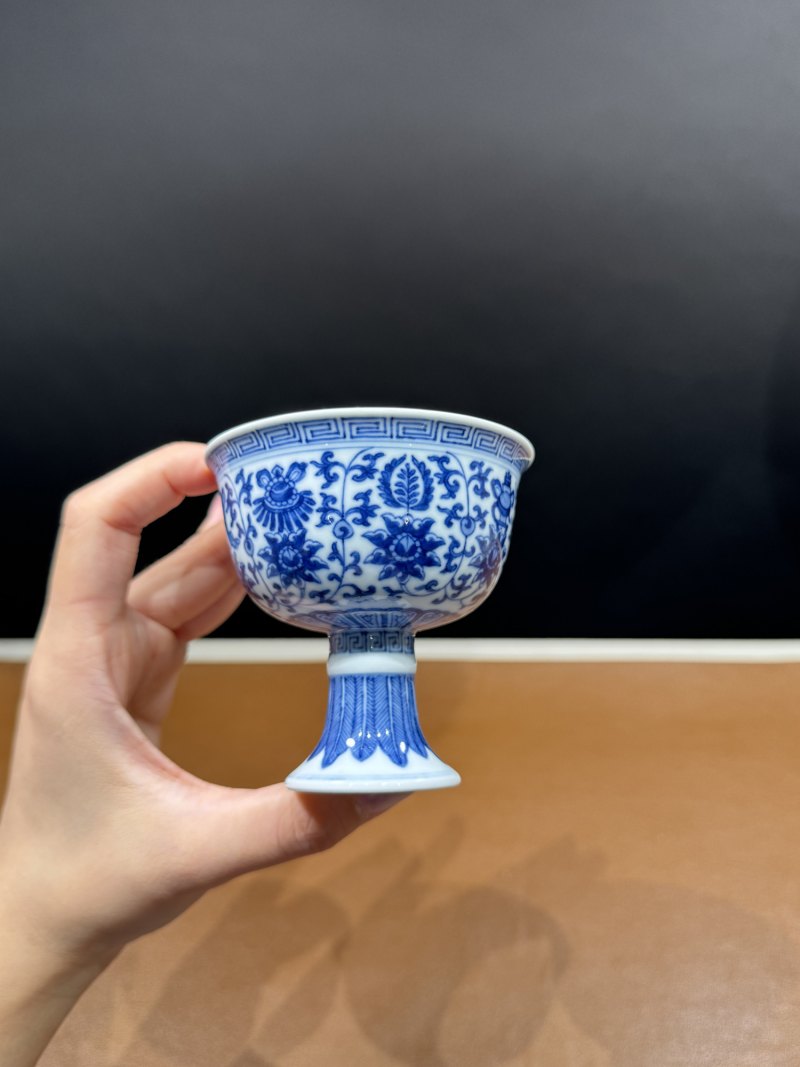 清乾隆 青花内梵文六字真言外莲托八宝纹高足杯 - 图7
