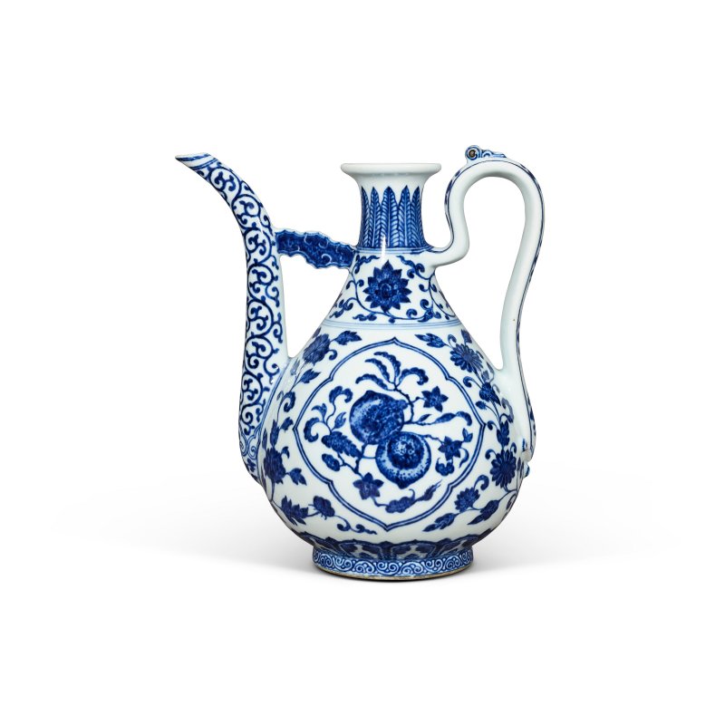 清乾隆 青花開光花果紋執壺 六字篆書款  QIANLONG SIX-CHARACTER SEAL MARK IN UNDERGLAZE BLUE AND OF THE PERIOD (1736-1795) - 图1