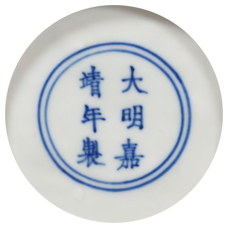 明嘉靖 青花魚藻紋罐 雙圈六字楷書款  JIAJING SIX-CHARACTER MARK IN UNDERGLAZE BLUE WITHIN A DOUBLE CIRCLE AND OF THE PERIOD (1522-1566) - 图3