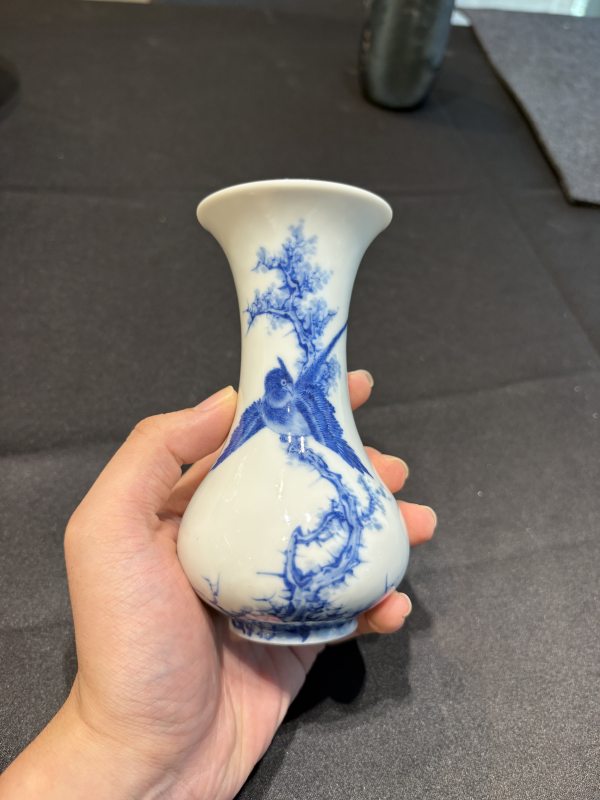 民國王步風格青花花鳥瓶 - 图8