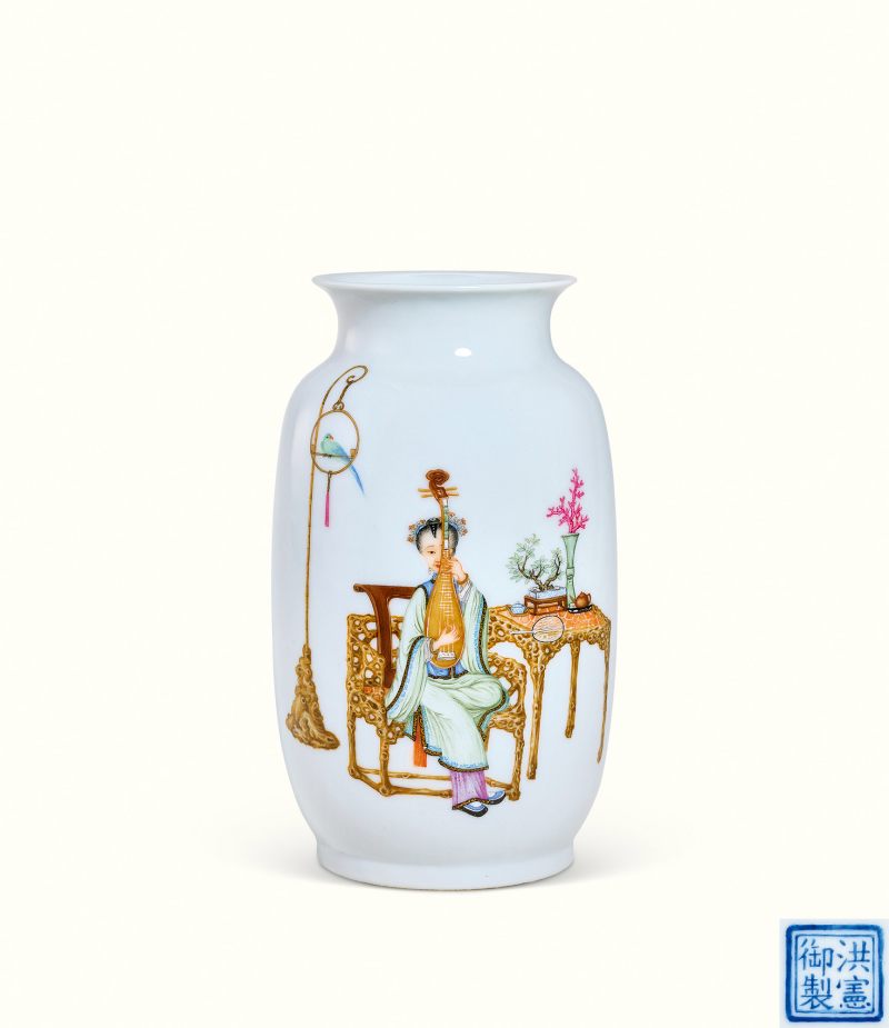 民国 洪宪御制珐琅彩仕女图瓶