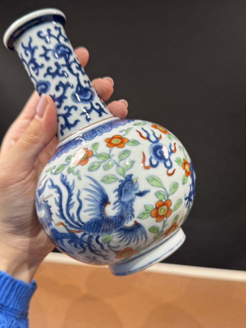 清雍正 青花加洋彩龙凤呈祥小赏瓶 - 图7