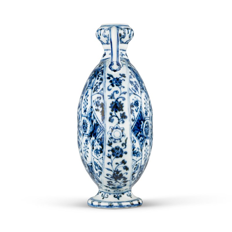 明永樂 青花花卉錦紋如意耳扁壺  YONGLE PERIOD (1403-1425) - 图2