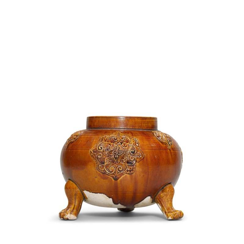 唐　褐釉貼花三足罐 | A BROWN-GLAZED TRIPOD VESSEL - 图3