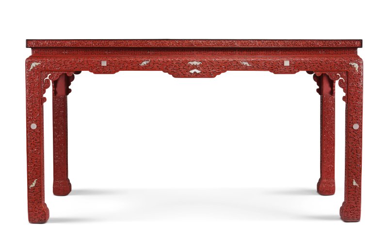 清乾隆　御製剔紅嵌玉束腰馬蹄足條桌 | AN EXCEPTIONALLY RARE IMPERIAL CARVED CINNABAR LACQUER JADE-INSET TABLE - 图2
