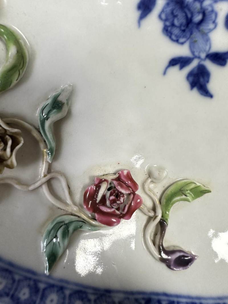    清 青花贴塑粉彩花卉纹盘 - 图8