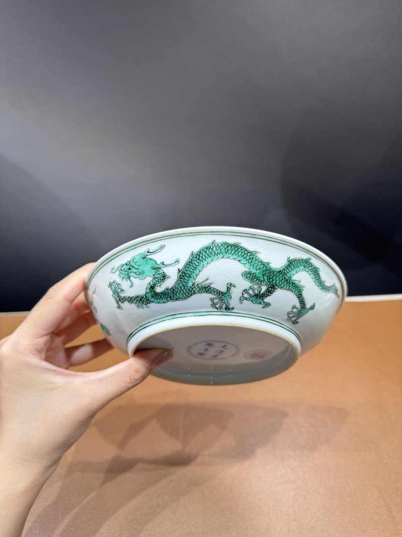 清康熙 暗刻海水绿彩龙纹盘 - 图8