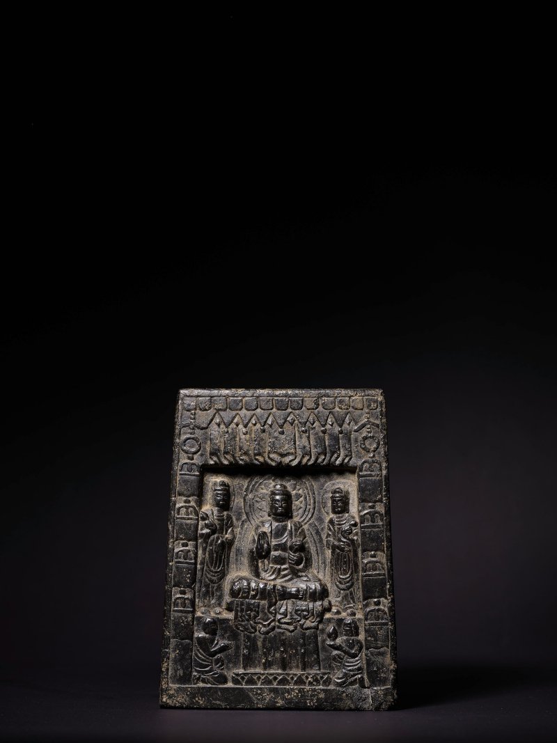 東魏武定五年（547）　石雕一佛二菩薩造像龕 | A DOCUMENTARY BLACK STONE 'SHAKYAMUNI SERMON' VOTIVE STELE - 图2