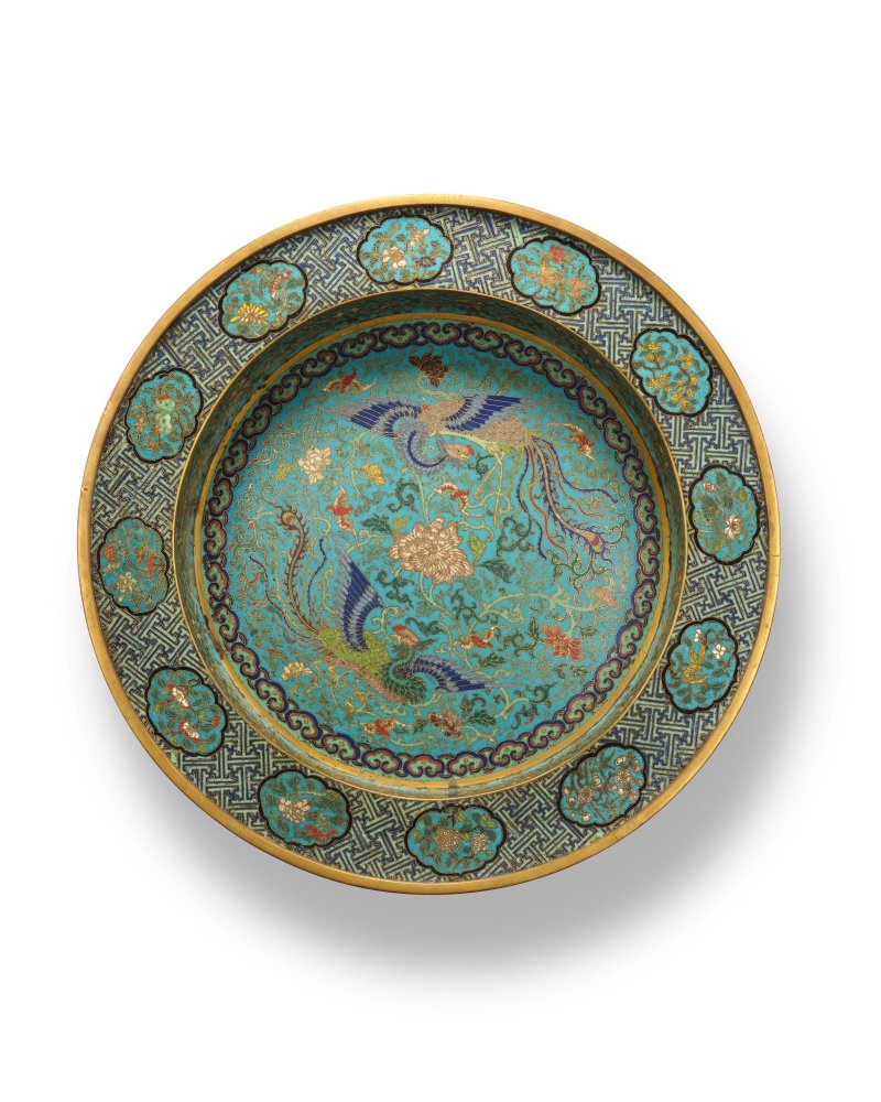 清乾隆　掐絲琺瑯鳳穿牡丹紋折沿盤 | A MASSIVE MAGNIFICENT CLOISONNÉ ENAMEL 'PHOENIX' BASIN - 图1
