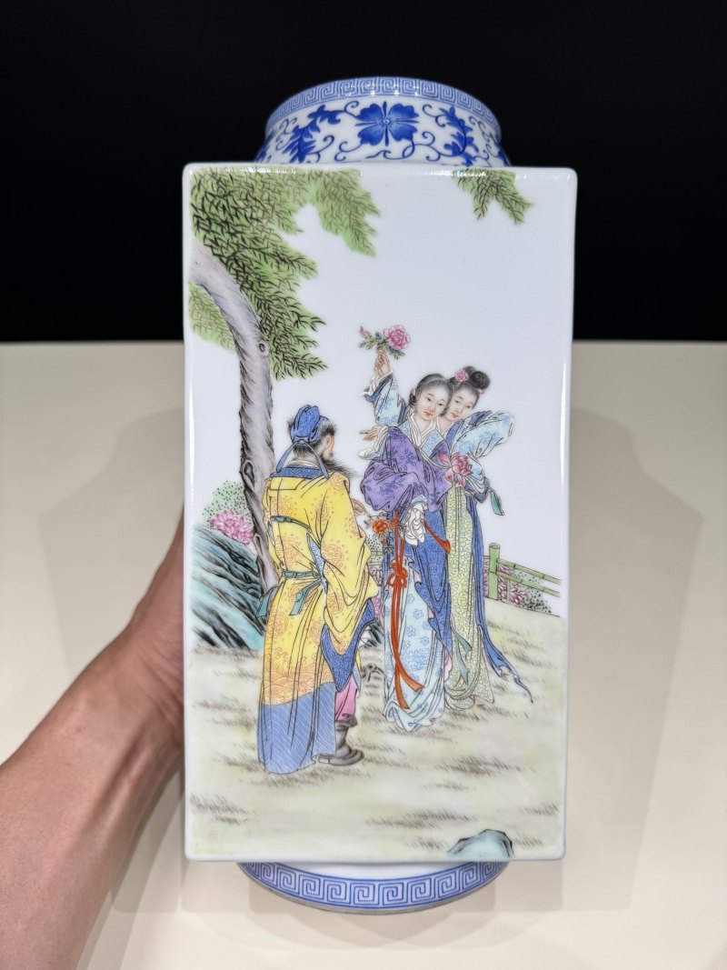 民国 粉彩十二花神故事图琮式瓶一对 - 图6