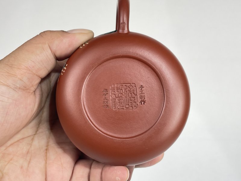 名家款紫砂壶一把 - 图4