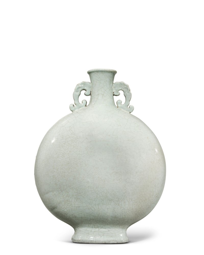 清乾隆　仿官釉抱月瓶 | A LARGE GUAN-TYPE MOONFLASK, BIANHU - 图2