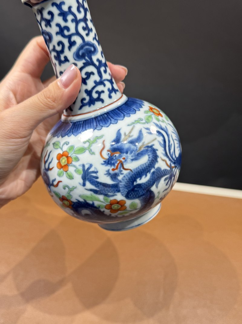 清雍正 青花加洋彩龙凤呈祥小赏瓶 - 图8