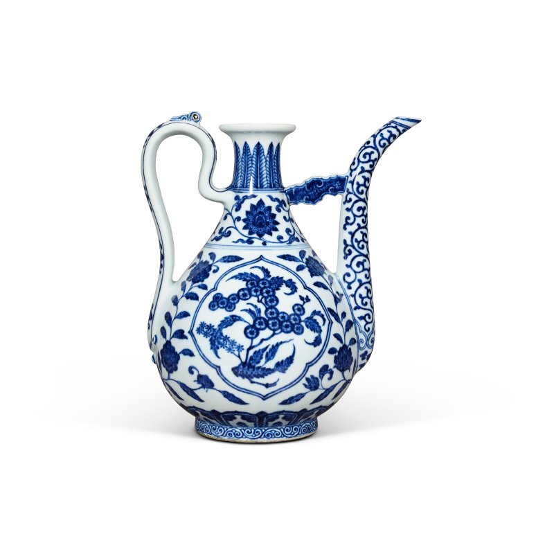 清乾隆 青花開光花果紋執壺 六字篆書款  QIANLONG SIX-CHARACTER SEAL MARK IN UNDERGLAZE BLUE AND OF THE PERIOD (1736-1795) - 图2