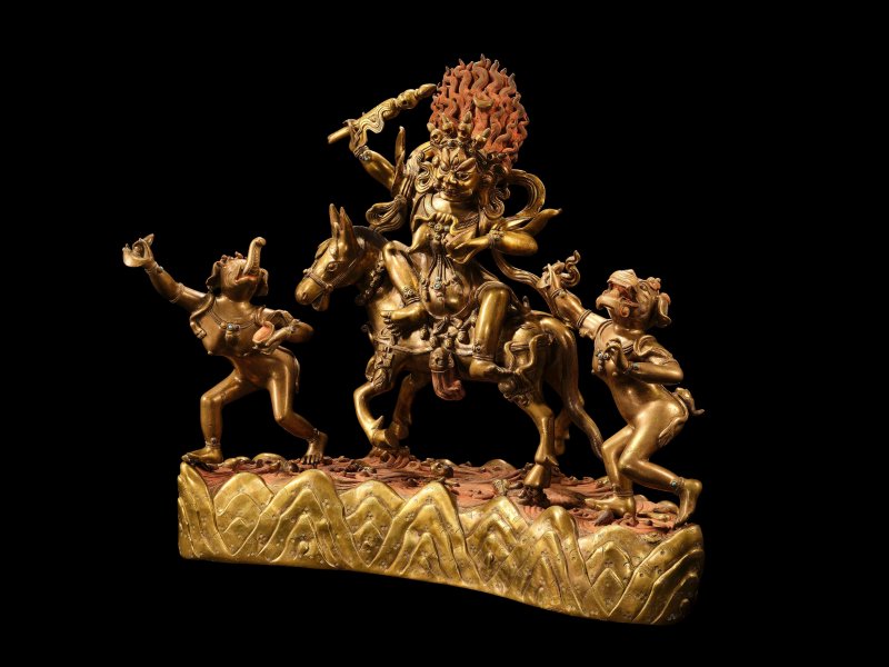 十八世紀　銅鎏金吉祥天母及眷屬像 | A RARE AND LARGE GILT-BRONZE SHRI DEVI AND ATTENDANTS GROUP - 图6