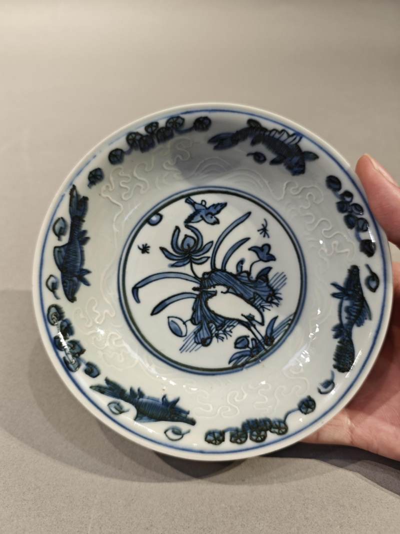    明嘉靖 青花沥粉一路连科盘（一对） - 图3