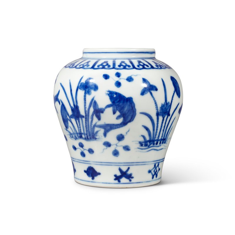 明嘉靖 青花魚藻紋罐 雙圈六字楷書款  JIAJING SIX-CHARACTER MARK IN UNDERGLAZE BLUE WITHIN A DOUBLE CIRCLE AND OF THE PERIOD (1522-1566) - 图4