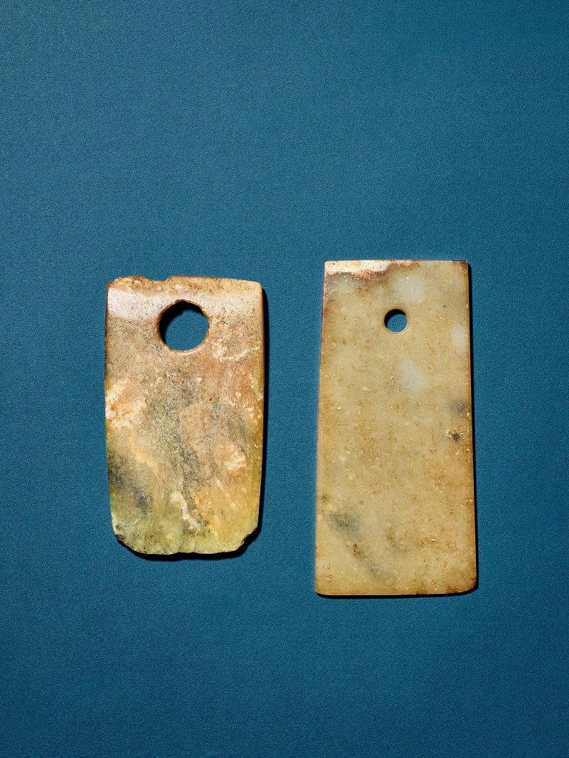 新石器時代或以後 玉圭兩件  NEOLITHIC PERIOD (CIRCA 6500-1700 BC) OR LATER