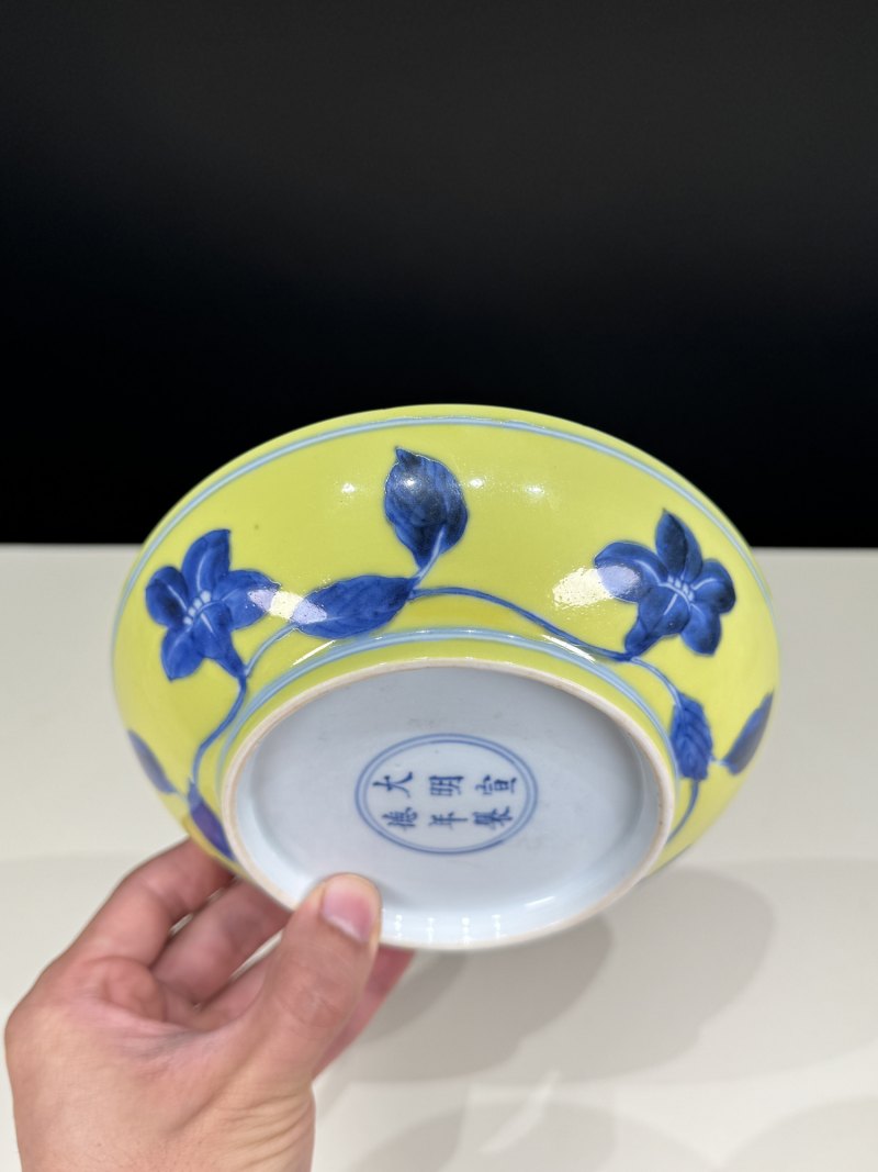 清雍正 黄地青花花卉纹盘 - 图4