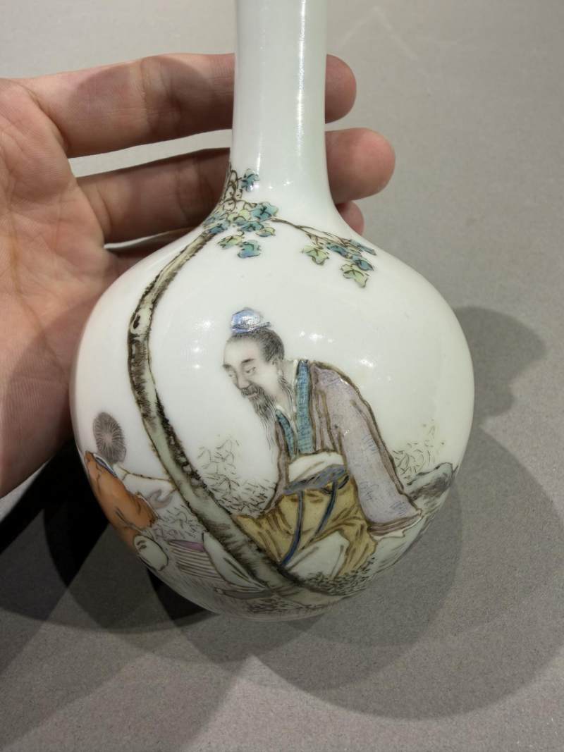    刘希任 粉彩高仕图小天球瓶 - 图3