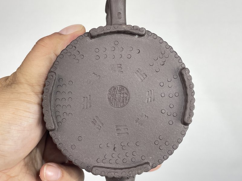 名家款紫砂壶一把 - 图4